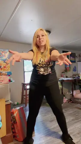 Hug me 💕 #ter3ear #outfitoftheday #OOTD #dancing #loop 