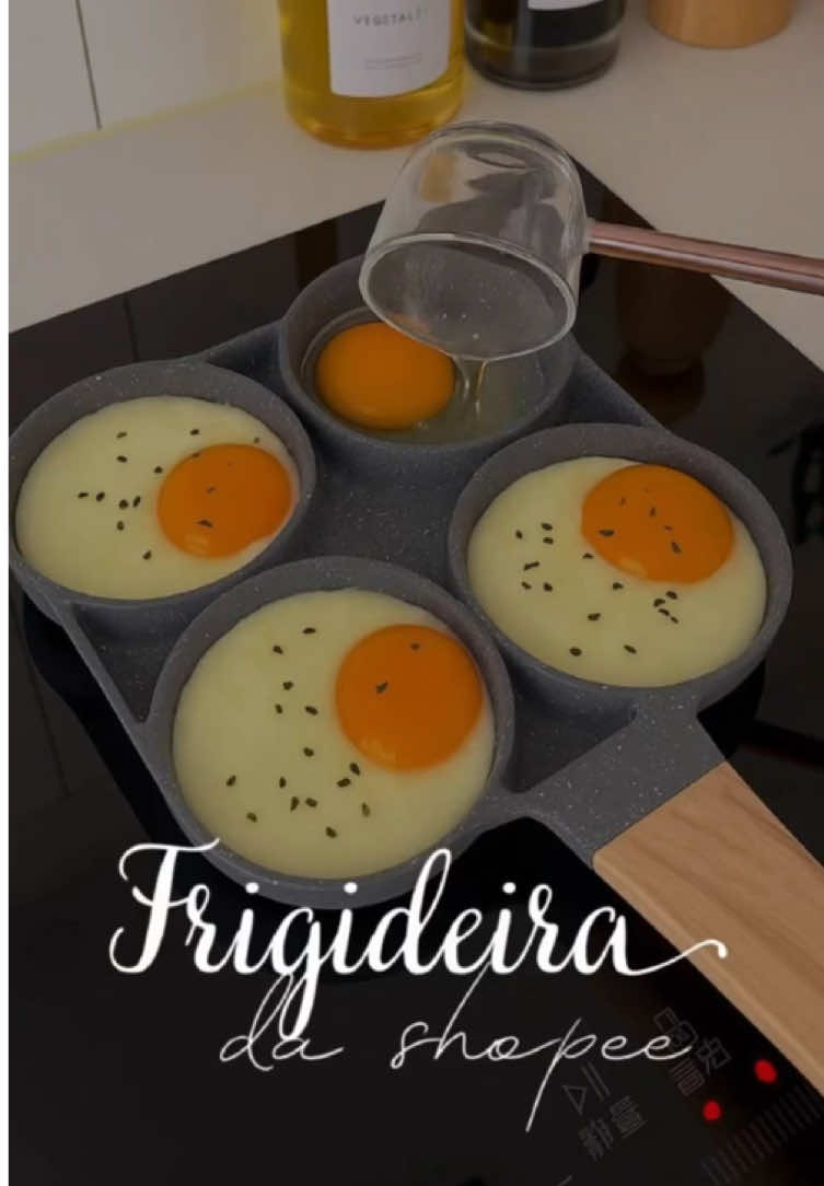 🍳 Uma frigideira que faz TUDO! Ovos, hambúrguer, omelete e muito mais em um só lugar 😍 ✨ Antiaderente + alça de madeira super charmosa! ➡️ Comenta EU QUERO para receber o link #antiaderente #frigideira #cozinha #cozinhar #shopee 