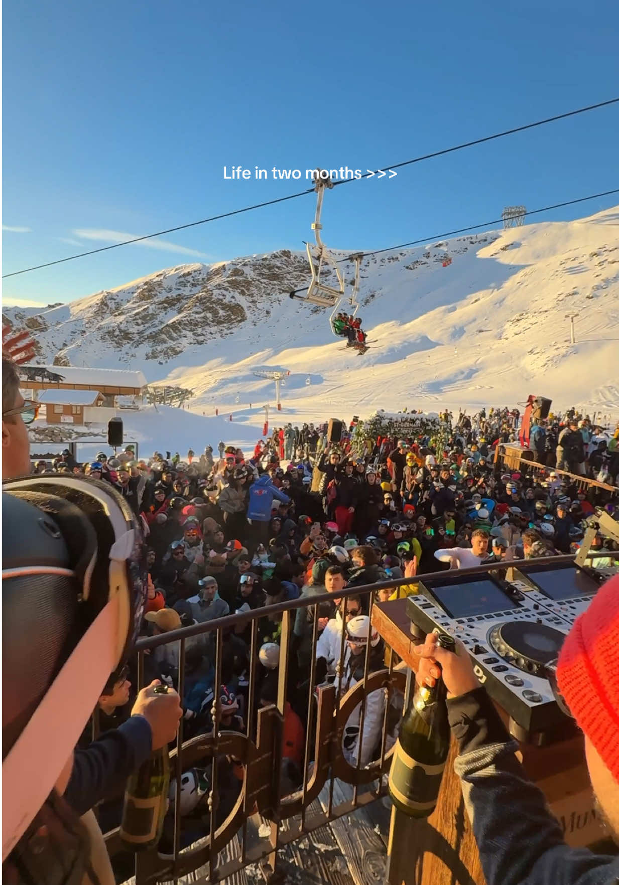 Life in 2 months>>> More info in our bio🍾⛷️ #bodo #viral #esqui #fiesta #valthorens2025 #valthorens #lafoliedouce #parati #life #party 