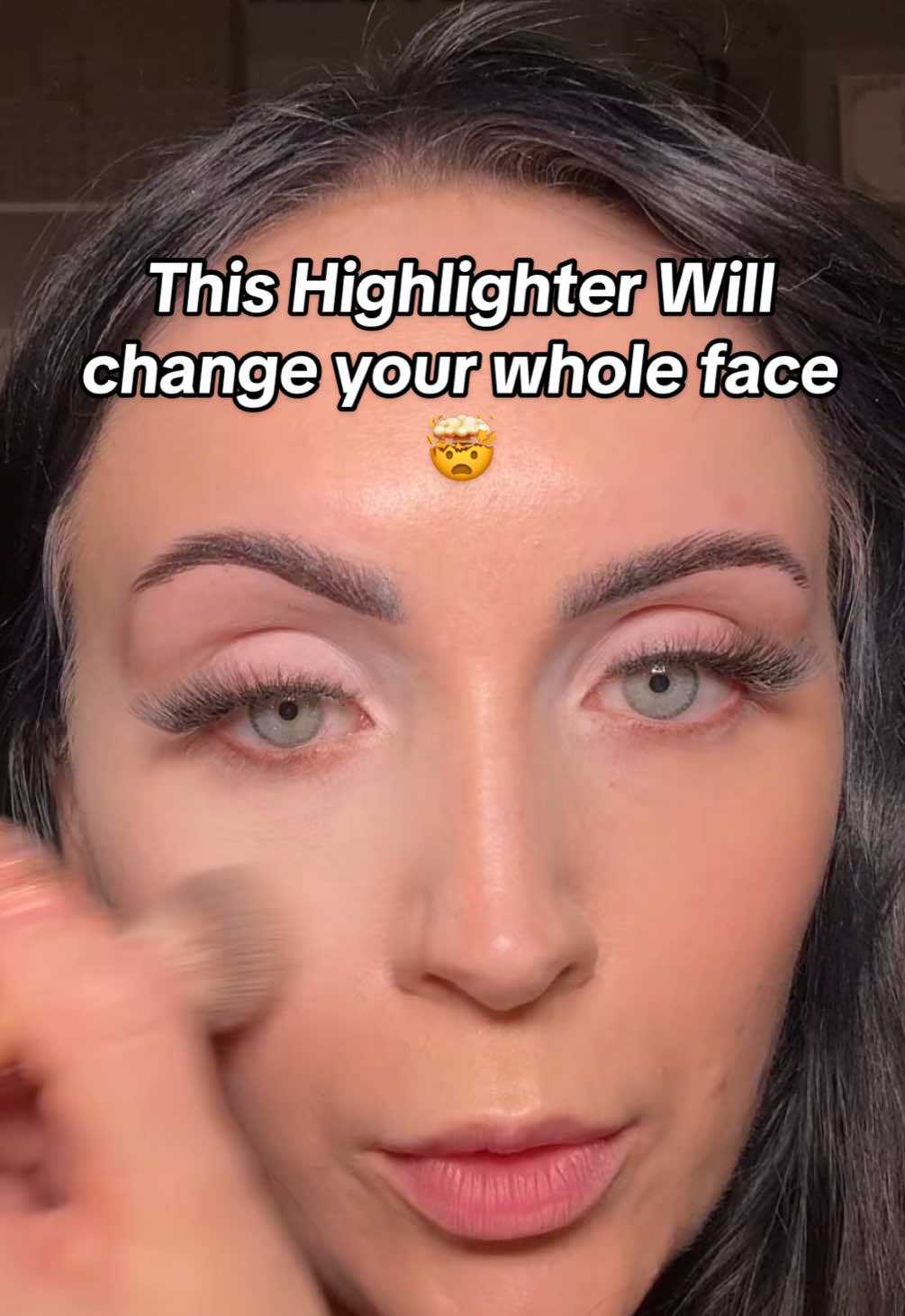 The artist highlighter from @makeupforever @MakeUpForEverUSA is next level! This powder smooths brightens and snatches #makeupforever #tiktokshopcreatorpicks #makeuptutorial #GlowySkin #facepowder 