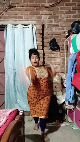 স্বর্ণের দাম বাড়ায় ব্যাডারা এমন ভাবে কান্না করতাছে, যেন দাম কম থাকলেও বিয়ার সময় বউরে ভরি ভরি স্বর্ণ দিয়া ভইরা রাখে!🙂🤌