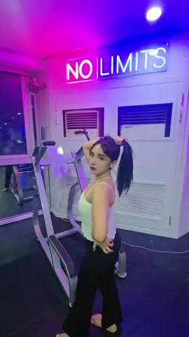 just a gym girl who loves taking pics&vids 🏋️‍♀️🖤💪🏿📷 #gymgirl #GymTok #gymrat #gymmotivation #foryou 