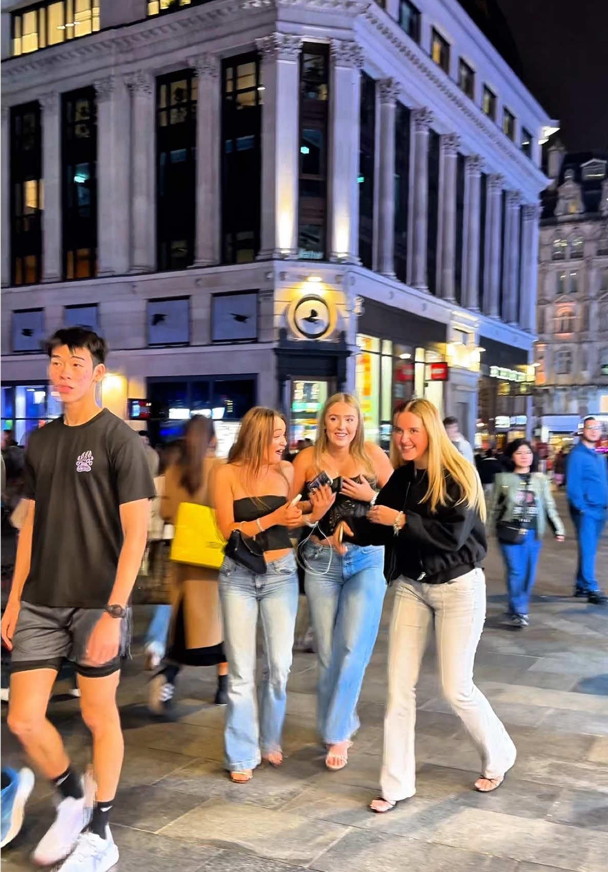 Rose Power prank 🌹/ Girls Didn’t see it coming 🤣🤣#funnytiktok #viral #foryou #foryoupage❤️❤️ 