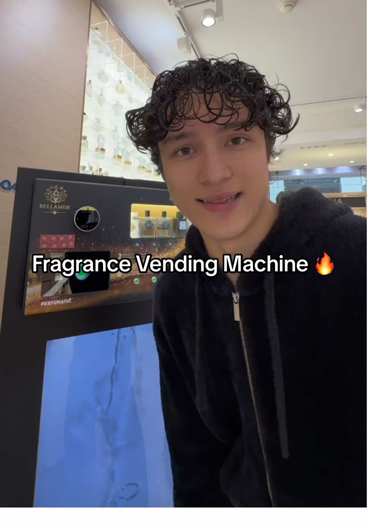 Using A Fragrance Vending Machine 🔥✅ #fragrancetok #perfumetok #perfume #biancolatte #valentinoborninroma 