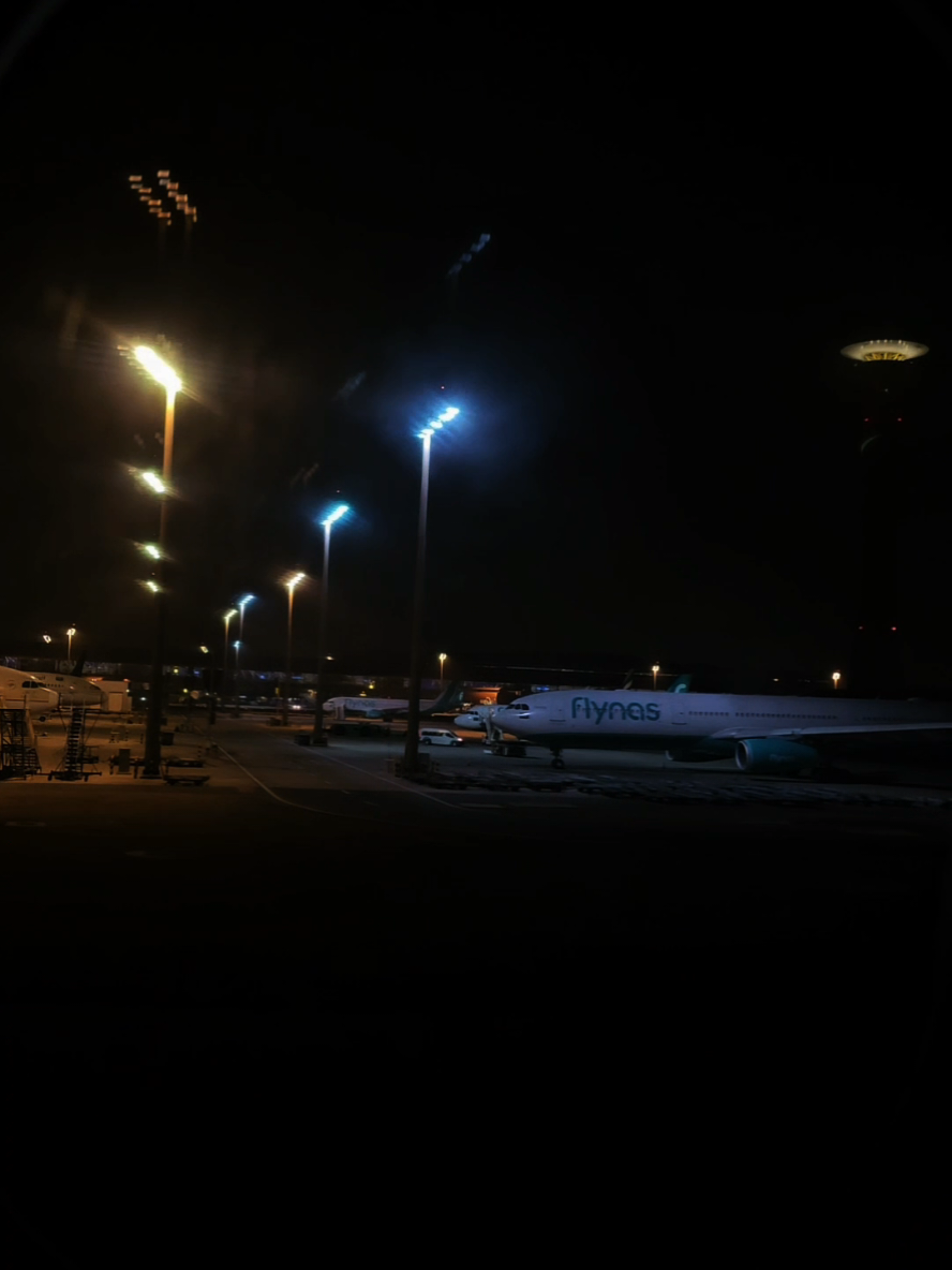 Ghost airplane on the move 😶‍🌫️ #fyp#aviation#avgeek#airport 