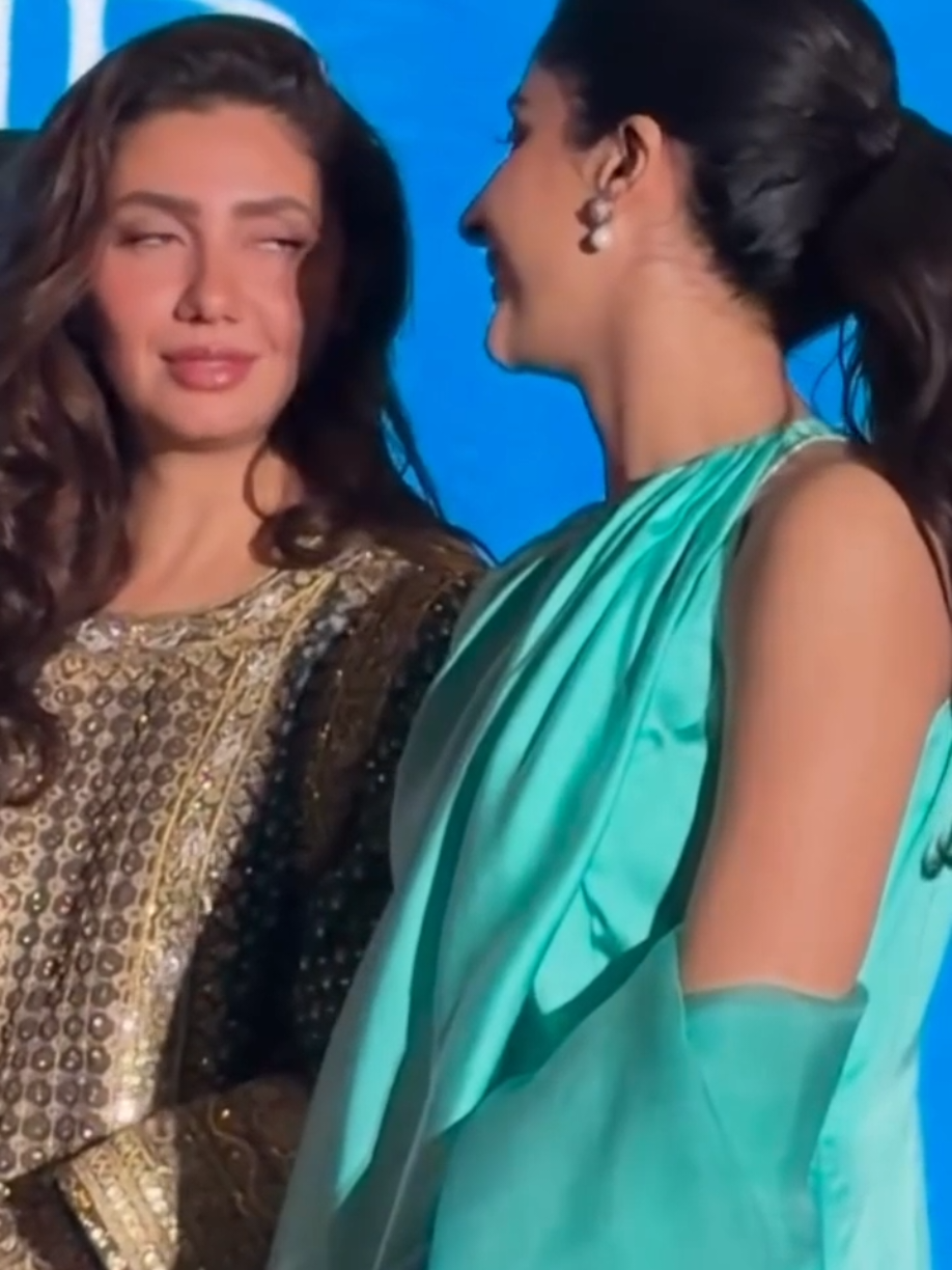 mawra hocaine gorgeous look  princess in red ♥️ princess mawra Ameer gillani 🤩🔥 #mawra #tiktoktrend #foryoupage #lovebirds #CelebStyleGoals 