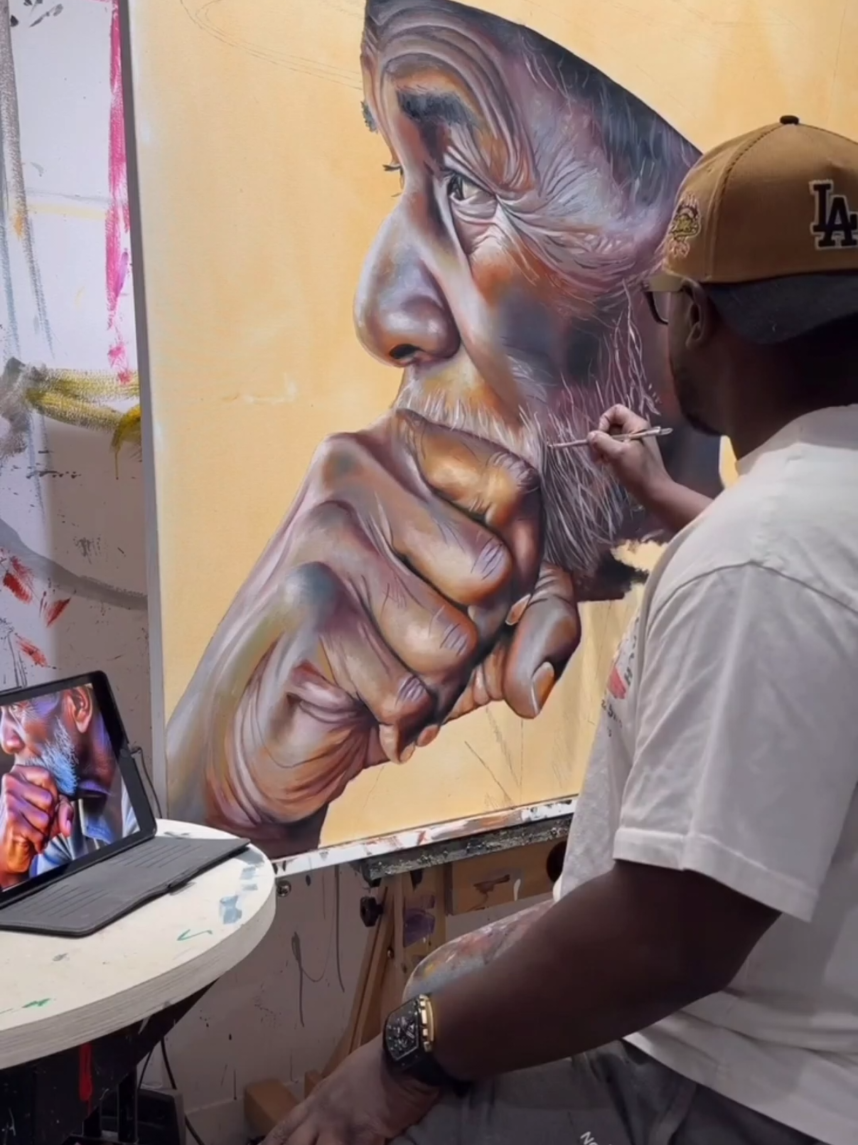 This artist captures the beauty, strength, & soul of African people through powerful large-scale portraits that command attention. 🎨✨ Each piece — from intimate close-ups to full-body scenes — tells a story of identity, pride, & connection. 🖤 Artist artbykwest (Instagram) #hyperrealism #portraitart #realisticart #hyperrealistic 