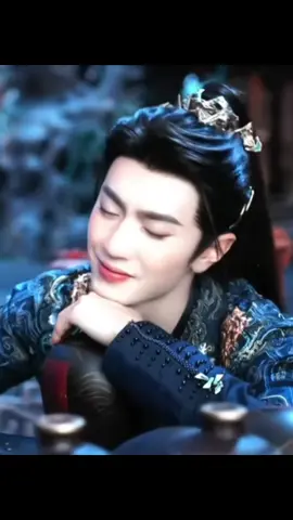 Trần Triết Viễn với vai diễn Phượng Tuỳ Ca đã chinh phục khán giả với 4 kỹ năng thanh - đài hình – biểu đều đạt tiêu chuẩn, chứng tỏ có sự đầu tư tâm huyết dành cho vai diễn. Từ động tác vụt lên ngựa bằng 1 tay vô cùng dứt khoát - đúng với thiết lập đại hoàng tử quanh năm chinh chiến sa trường, cho đến sự linh động trong ánh mắt nụ cười và giọng gốc chuẩn chỉnh thể hiện trọn vẹn cảm xúc, cá tính của nhân vật.   #xh #nhattieutuyca #chenzheyuan陈哲远 #trantrietvien #fatedhearts 