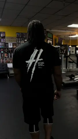 Guess who’s back Had to take some downtime to let this body rest . 1st day back. Let’s gooooooo @HOSSTILE use code phillips10 #gemini♊️ #silverfox #fyp #bodybuildingmotivation #fitlife 