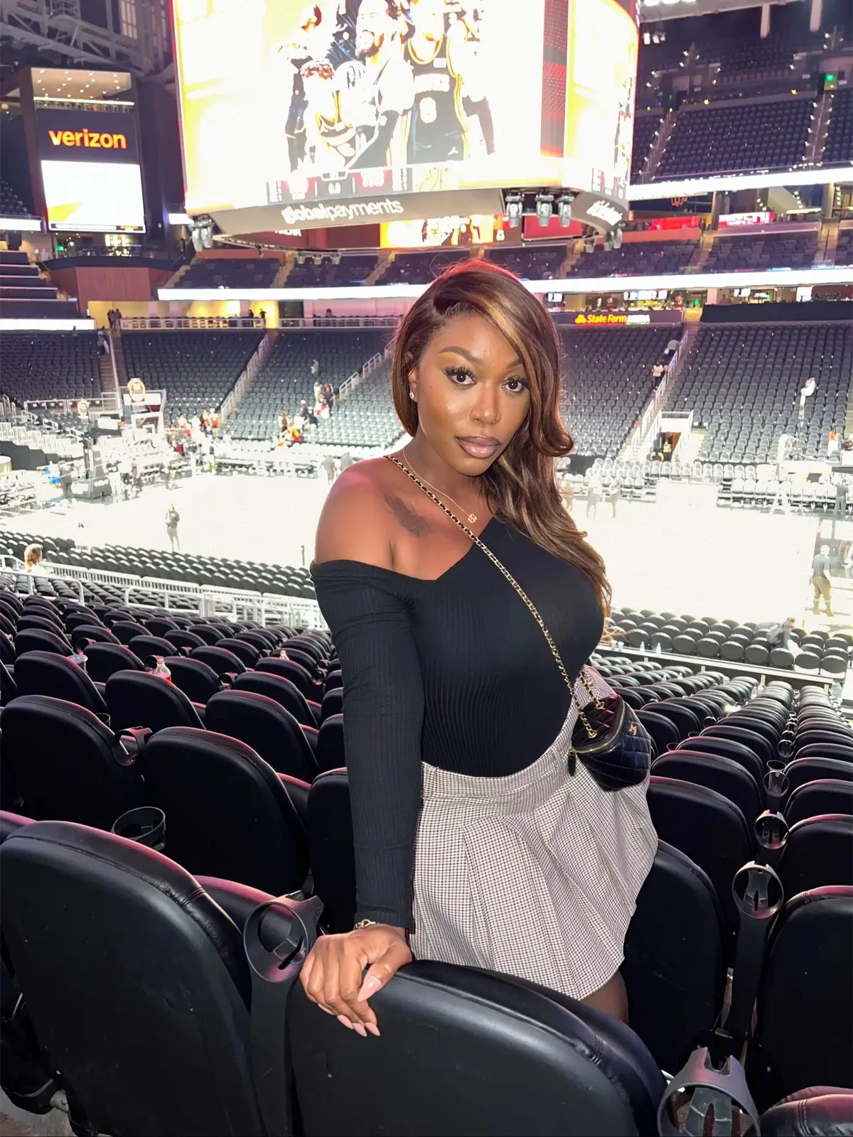 Somewhere being sexy and out the way ✨