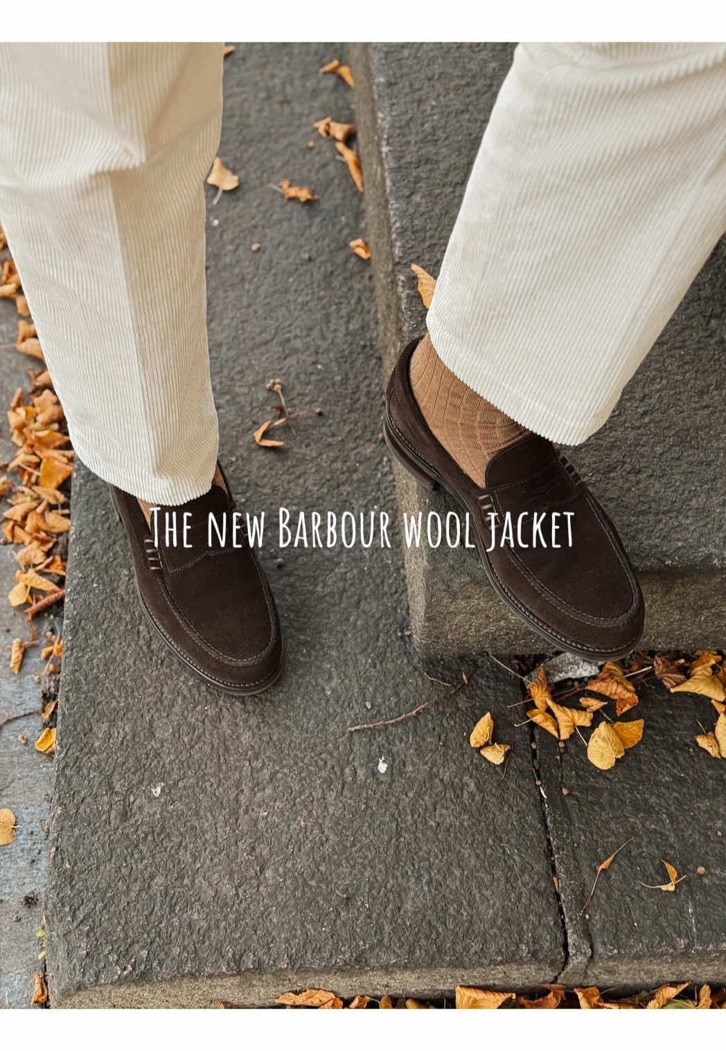 It’s a crisp autumn day - the perfect time to bring out the new wool jacket from Barbour. Paired with off-white trousers, a denim shirt, a wool tie, and suede shoes for a refined and timeless look 🍂 #menswear #classicmenswear #mensfashion #outfitoftheday #getreadywithme 