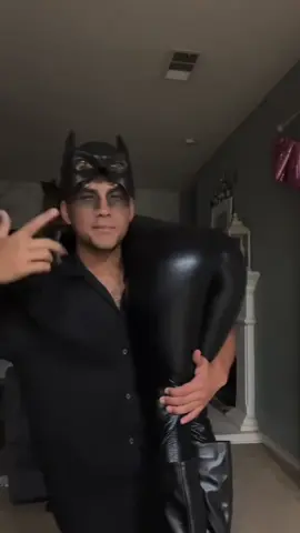 I’m Batman 🦇#fyp #halloween #batman #fypシ #couplecostumes 