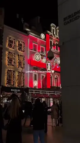 #London in December 😍  #travel #christmas #christmasmarket 