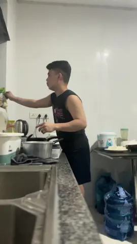Bayangkan kalau lu punya istri dua wkwk tapi masih masak sendiri🫠👏 #fypp #masakansimple #dapurminimalis #masakansimple 