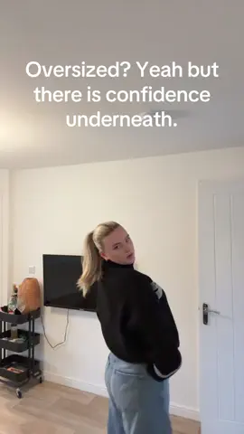 You’ll always find me in an oversized @Sisters and Seekers hoodie  #midsizefashion #outfitinspo #ukfashiontiktok #midsizeoutfit 