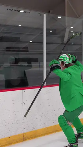 Rate Celly 1-10 #hockey #greenyhockey 