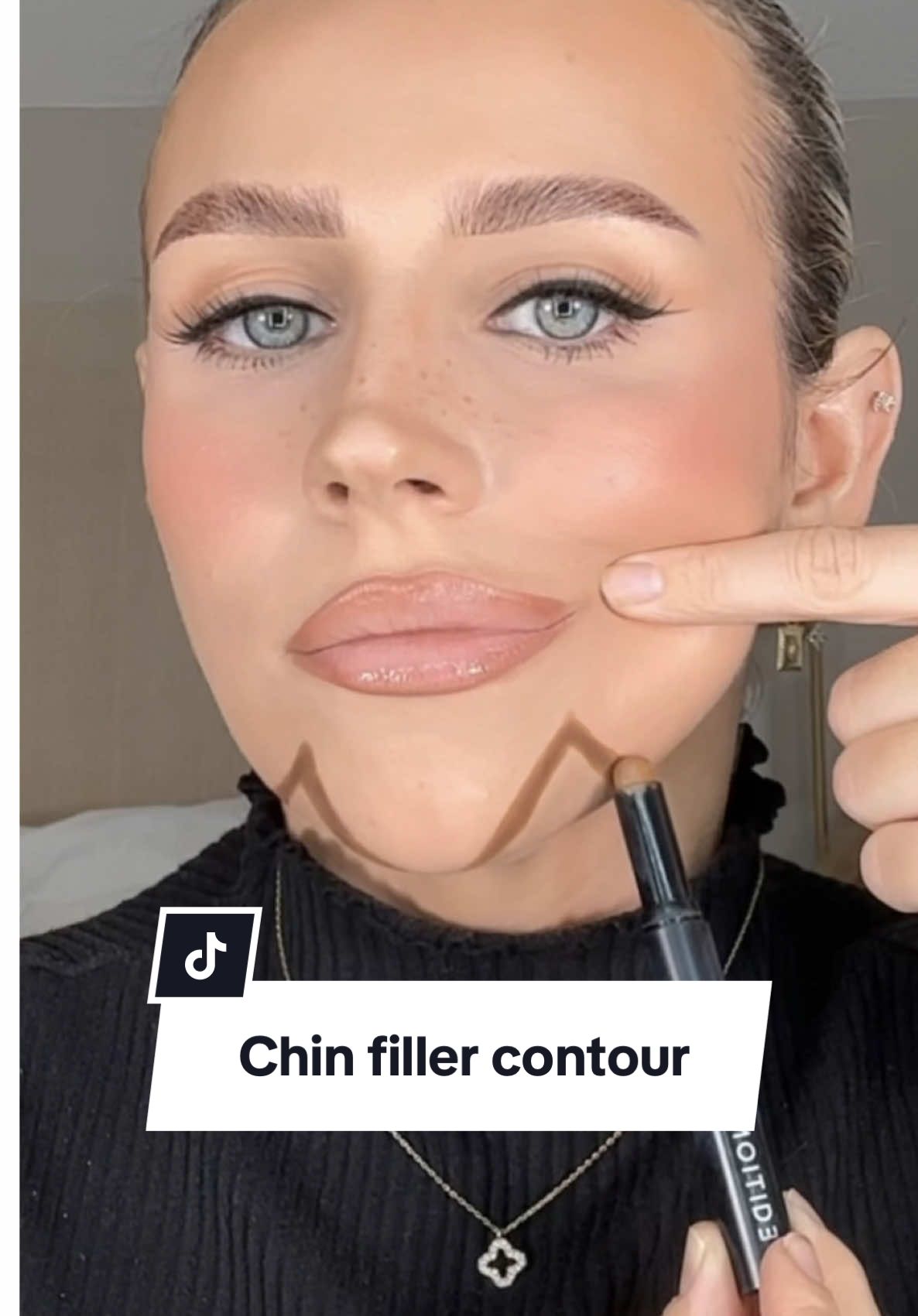 Sharp chin contour @EDITION Cosmetics Sculpting Contour Crayon shade frappé @Huda Beauty faux filter concealer  #beautyhacks #makeuphacks #contour #makeuptips #howtocontour 