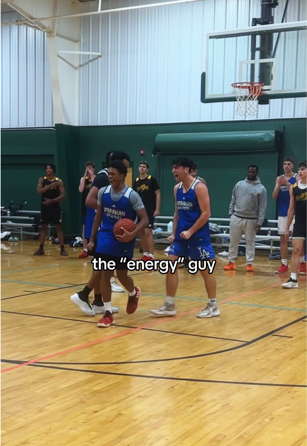 Mike Jones always on LEVEL 10 🔋 @Mikeee #ote #yngdreamerz #basketball #hoops 