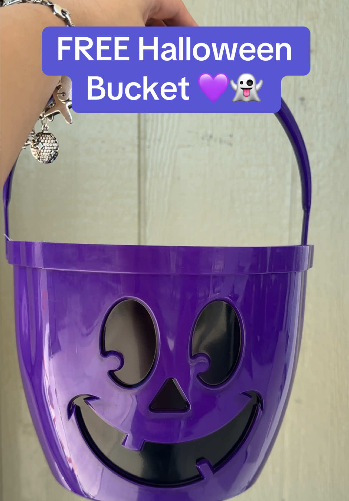 Today only 10/14 get a FREE Halloween bucket @Metro by T-Mobile 💜👻 #freebies #halloweenbucket #metropcsbytmobile #houstoncontentcreator #fyp 