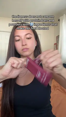 The only protein bar that tastes good and doesn’t make me bloated 🤗 it tastes like dessert but only 2g of sugar  #protein #proteinbar #highprotein #wellnesstips 