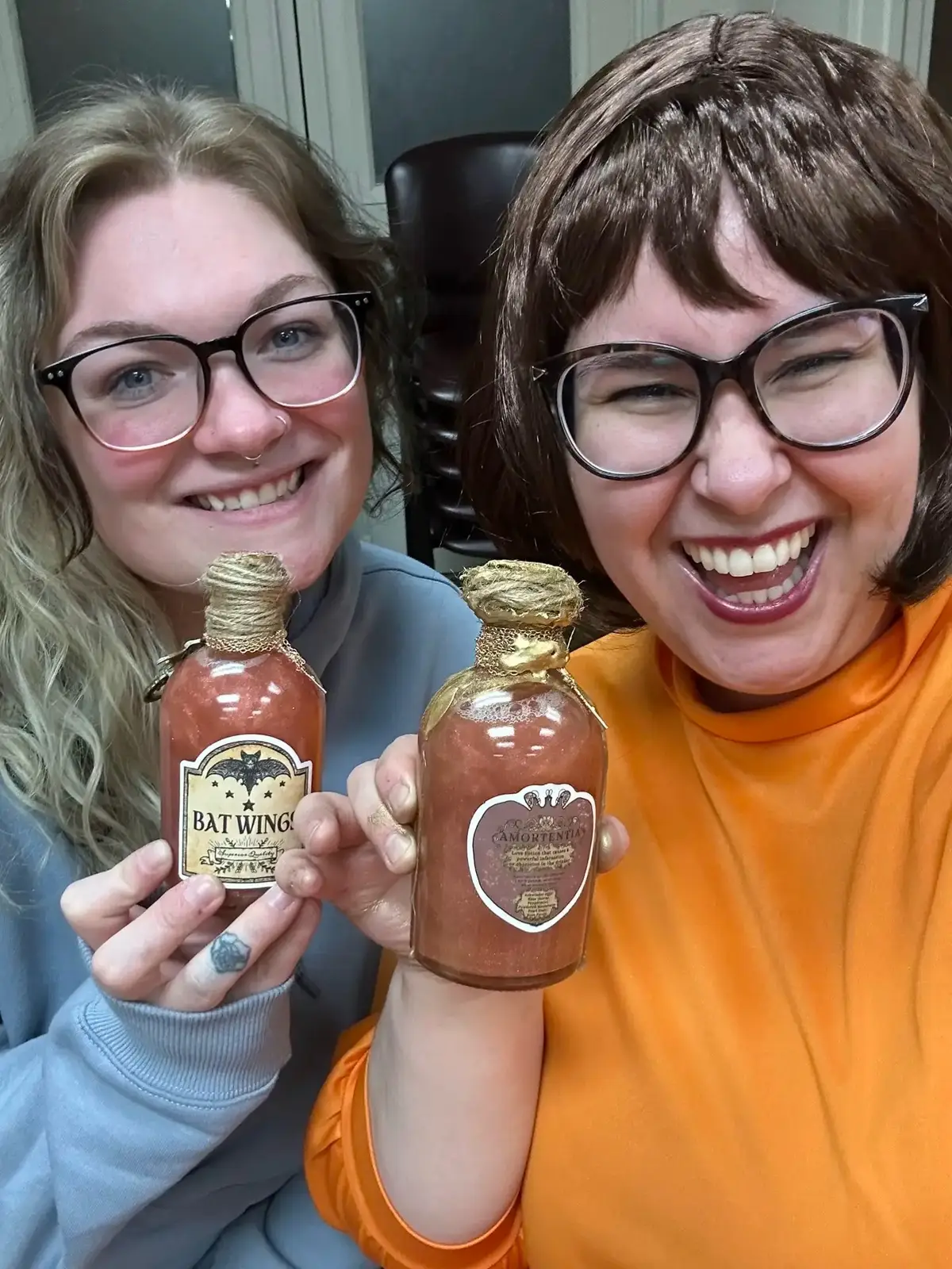 Had an amazing time at book club per usual 💁🏻‍♀️. We discussed Iron Flame by Rebecca Yarros and shared a lot of delicious food before making potion decor for our bookshelves at home. #october2025 #bookclub #alaskaenchantedbookclub #alaskaenchantedevents  #Lemon8 