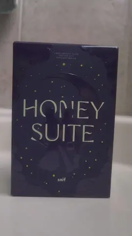 @Snif  asmr 😌  the cap clicking gets me every time.  #snif #snifasmr #honeysuite #sniffragrance 
