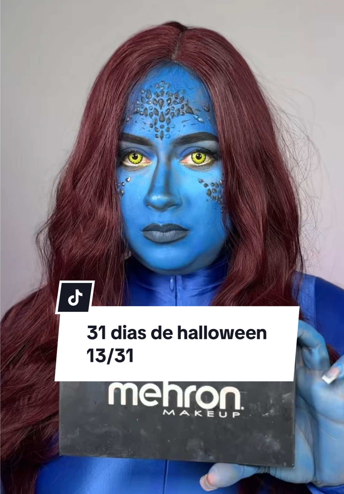 Transformándome poco a poco en la mutante más enigmática del universo Marvel 💙 13/31 #31DiasDeHalloween #MystiqueMakeup #HalloweenMakeup #MakeupTransformation #SpookySeason 