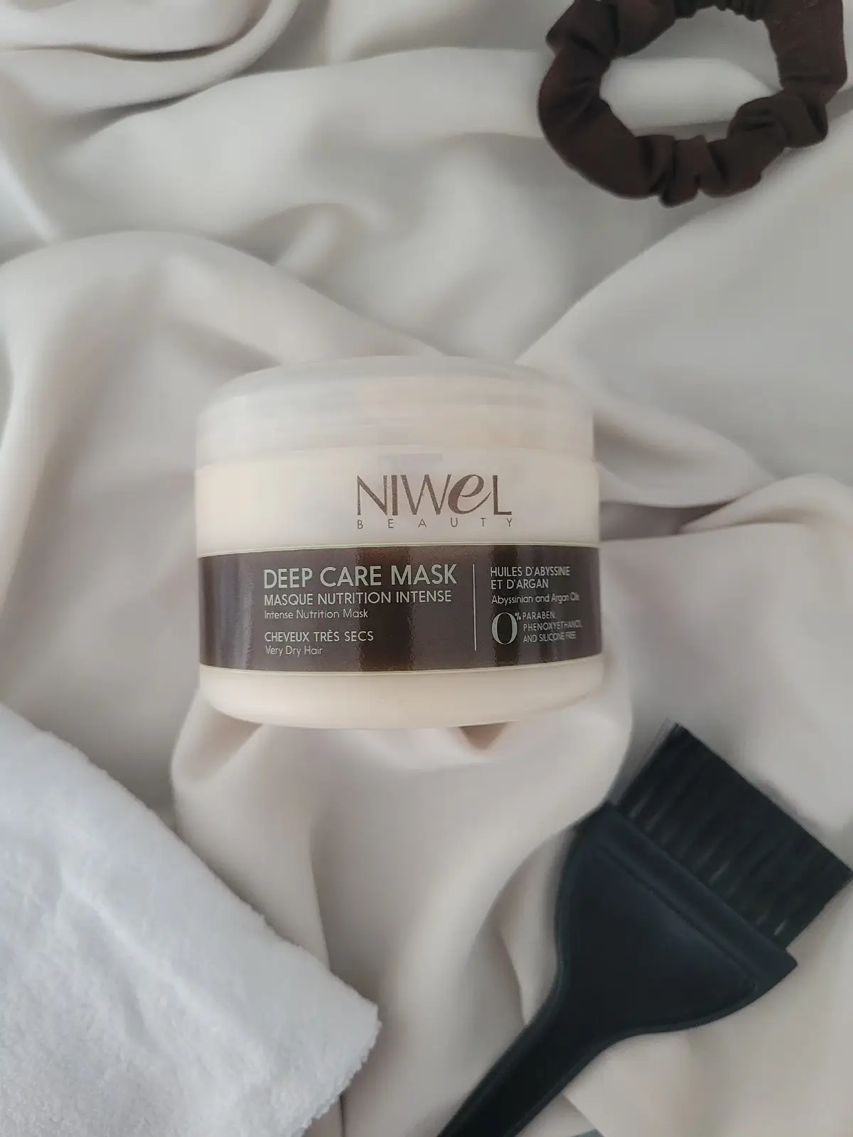 Nouvelle découverte capillaire 💆🏽‍♀️ J’ai reçu le Masque Nutrition Intense Niwel Beauty🧴 Un soin profond conçu pour redonner vie aux cheveux les plus secs, même les plus fins. 🌿 Ses atouts : - Texture riche et onctueuse qui nourrit la fibre capillaire - Apporte douceur, brillance et vitalité - 0 % Paraben, Silicone et Phenoxyethanol - Formulé avec des huiles d’Abyssinie et d’Argan pour une nutrition intense - Idéal pour redonner force et souplesse aux cheveux secs Je vais l’intégrer dans ma routine capillaire et je reviendrai bientôt vous donner mon avis après plusieurs utilisations 💛 Merci @Beauté Test  et @NiwelBeauty  #BeautéTest #NiwelBeauty #MasqueNutritionIntense #SoinCapillaire #CheveuxSecs 
