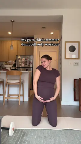 quick but efficient third trimester workout 💪🏼 Circuit 1: 30s overhead march right 30s offset racked squat right  30s overhead march left 30s offset racked squat left Repeat 3x  Circuit 2: 30s tabletop row right 30s tabletop row left 30s bear plank knee taps Repeat 3x Circuit 3: 30s chest press right  30s chest press left 30s glute bridges  Repeat 3x #prenatalworkout #thirdtrimesterworkout #laborprep #pregnancyworkout 