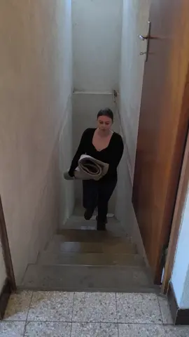 Ce tapis, j’étais à deux doigts de le jeter… Un an dans la cave, poussière, taches, vie de famille quoi 😅 J’ai testé la shampouineuse DustGo et… j’crois que j’ai jamais vu un “avant/après” pareil. Tous tissus, livraison 48h, garantie 2 ans, et plus de 30 000 clients satisfaits — je comprends pourquoi.  #DustGo #NettoyageMaison #AvantApres #UGCFrance #CapCut 