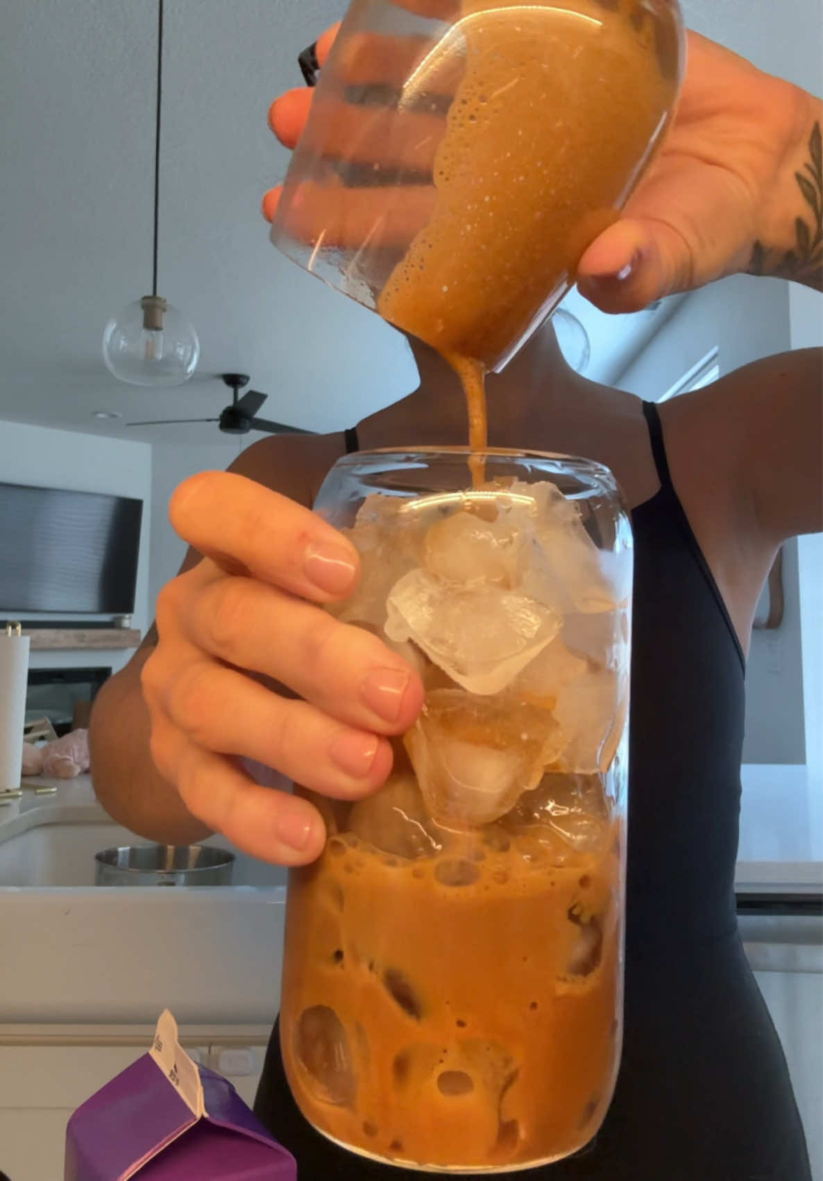 little mid day pick me up ☕️🤌🏼🤌🏼 iced white chocolate americano with cream!!! 😍 #brevillebaristaexpress #breville #athomecoffee #americano #icedcoffee 