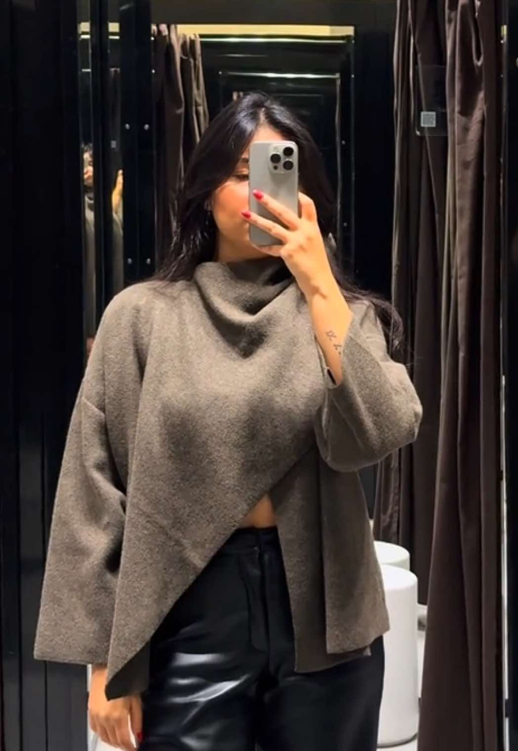 Trying on the new Zara knits #zarahaul #shopping #outfitideas #outfitdaily 