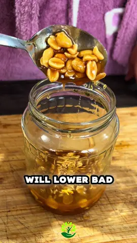 Mix peanuts with honey !  #Recipe #naturalremedy #cholesterol #cardiovascularhealth #brainfunction 