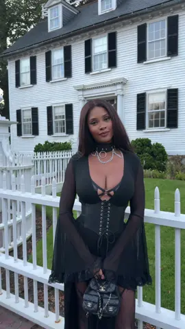 At Allison’s house in Salem! Did a one take wonder on this audio 🏠 