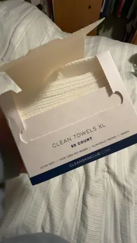 This is my 3RD box of these Clean Skin Club face towels! If you have any sort of acne I highly recommend! #cleanskinclub #cleantowelsxl 