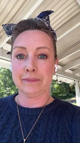 I literally dropped everything on my to do list today to sit down and start reading this book! The fun thing about different forging books is each author has a perspective that they write from and this one is written as a love story to nature. @@🍄Mushroom Auntie🍄##foraging##foragingtiktok##wildfood