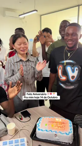 Minha chefe @Malaika Cidade do Século não deixou o meu dia de hoje passar em branco 🎂🎁🎈🙏🏼😍 Obrigado a todos meus colegas influenciadores ❤️ pelo carinho e amor que tem por mim 🥰🥰 @Lauriany Pedro 🇦🇴 @RODMA PANINA 🇨🇩 @Mãe bakongo. ❤️🇦🇴😭 @Clenia Barbie @_adbeto @✨🤍Jucy Gabriella🤍✨ 