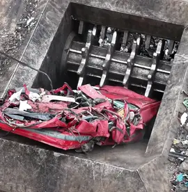 End of Life Vehicle Scrap Cars getting ripped to pieces with the Lindemann EtaRip Pre-Shredder #fyp #lindemann #germany #shredder #engineering 