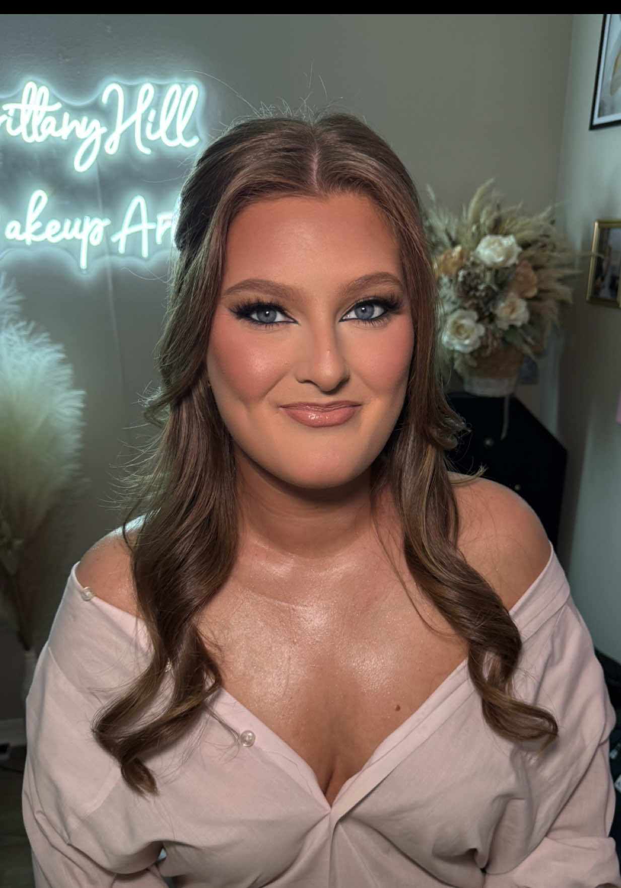 Ummm helllooooo???😍🤍 ✨ we love a good full glam bridal moment🥰  - - To inquire for booking, email brittanyhillmakeupartist@gmail.com  - #makeupartist #arkansas #makeuptutorial #makeupinspo #bridalmakeup 