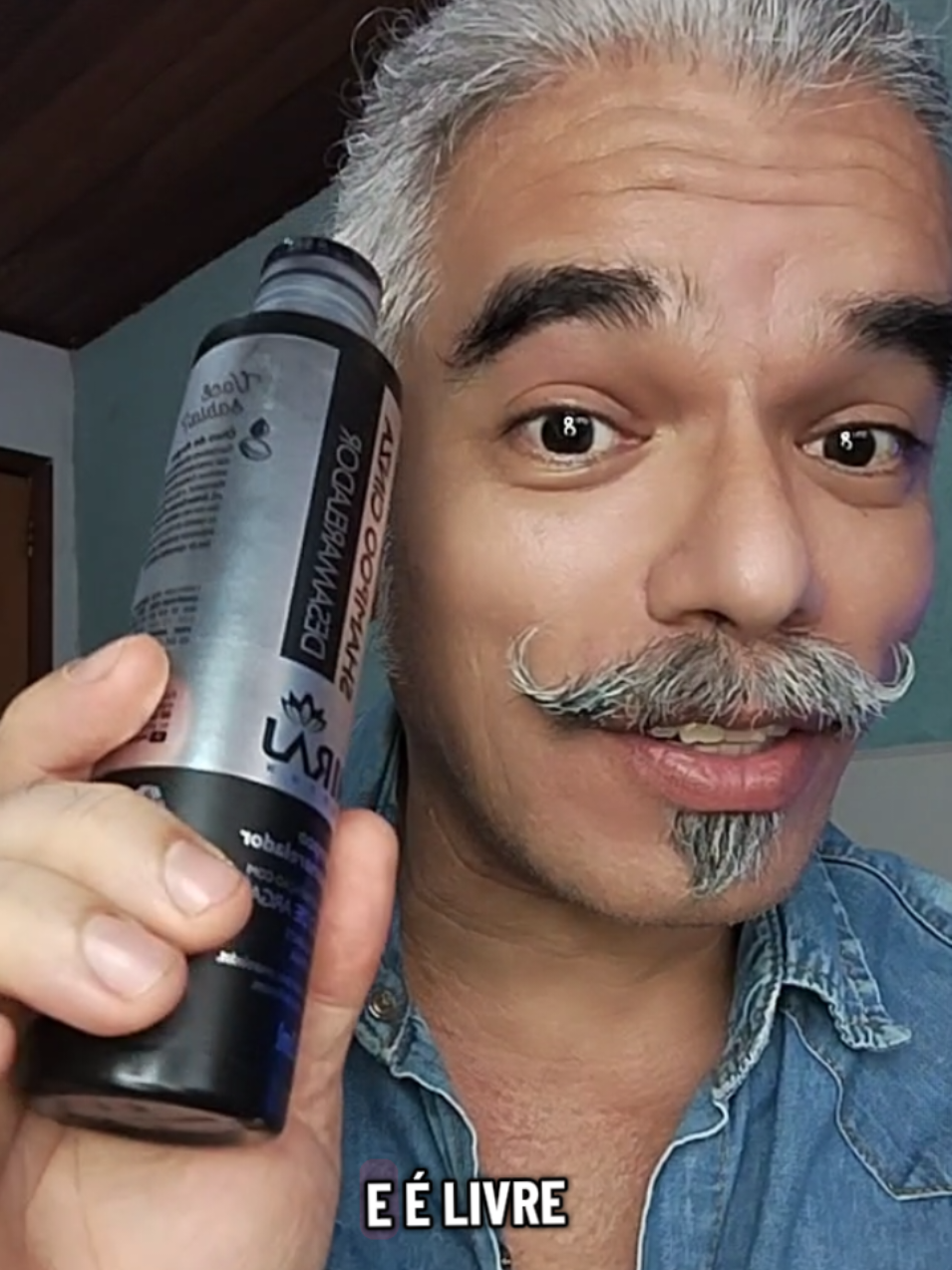 Assumir o grisalho é uma escolha de estilo — mas manter ele bonito é questão de cuidado! O Kit Niraj Silver Cinza é o segredo pra quem quer cabelos grisalhos ou loiros sem amarelado, com brilho intenso, tom frio sofisticado e hidratação de salão em casa. Neutraliza, protege e realça a cor dos fios logo nas primeiras aplicações! 🧴 Shampoo + Condicionador Desamarelador ✅ Neutraliza o amarelado ✅ Hidrata e dá maciez ✅ Protege a cor e dá brilho platinado ✅ Ideal para cabelos grisalhos e loiros 🚨 Estoque limitado — garanta o seu antes que acabe! #CabelosGrisalhos #Desamarelador #tiktokshop  #NirajSilver #saudeebemestar @Madus.Charm 