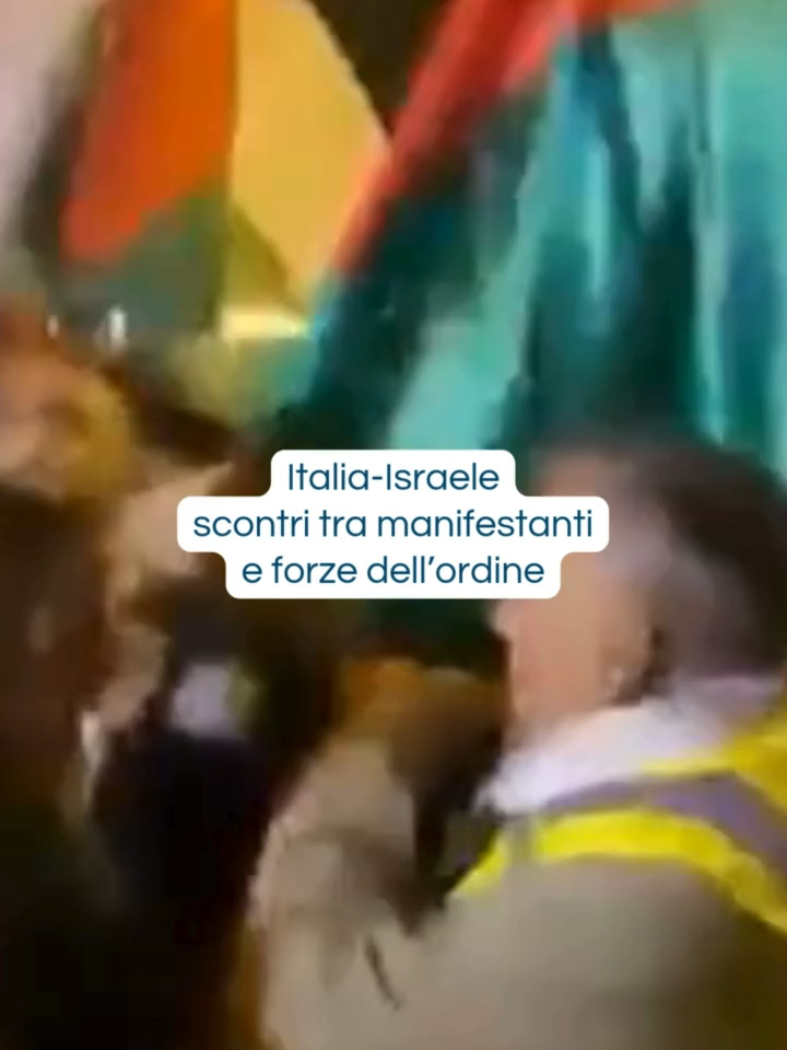 Italia-Israele scontri tra manifestanti e forze dell’ordine #ilgazzettino #gazzettino #italiaisraele #scontri #calcio #udine
