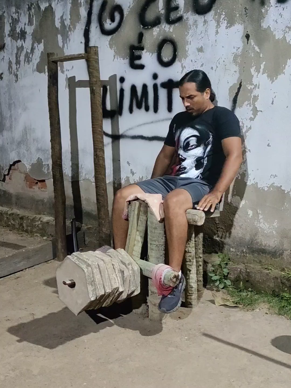 Cadeira extensora de madeira, aparelho academia caseira raiz . #academiacaseirabalboa  #academiaemcasa  #aparelhomusculação  #aparelhoacademia 