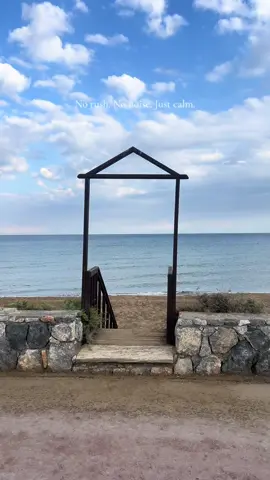 No rush. No noise. Just calm. #island #life #peace #sea 