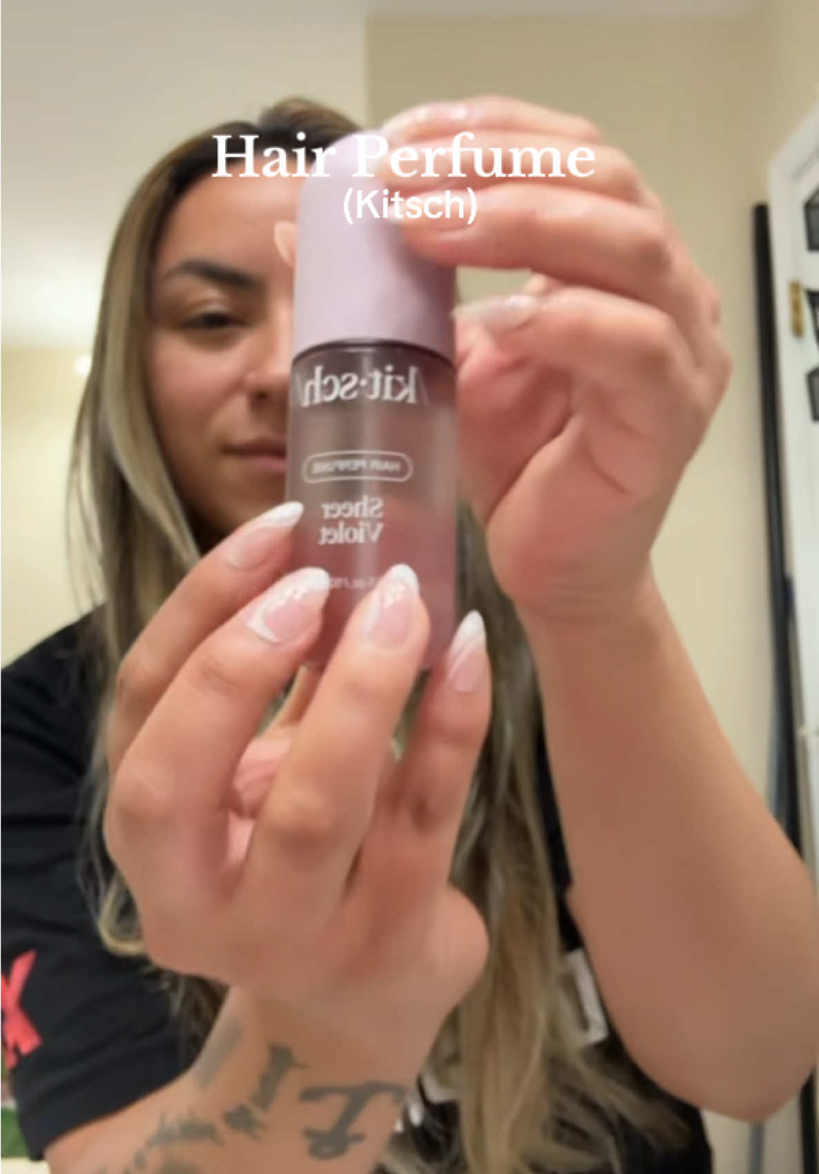 Perfume para el cabello! 👱🏻‍♀️✨ #hairperfume #kitsch #perfumeparaelcabello #kitschhairperfume #fyp 