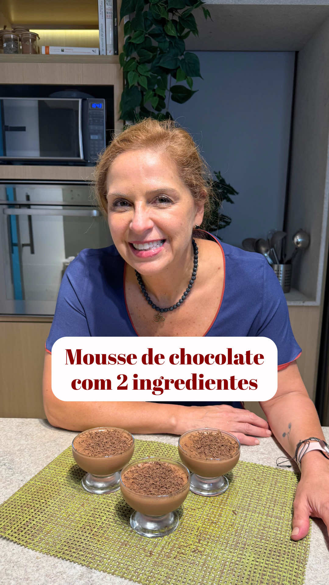 🍫 Mousse de chocolate com apenas 2 ingredientes!  ⠀ ✨ Ingredientes: • 180g de chocolate derretido • 180ml de água quente • 150g de iogurte grego ou proteico Uma sobremesa simples e gostosa! ✨ E aí, vai testar essa mousse? Me conta depois o que achou! 💬👇 #moussedechocolate  #receitafacil  #sobremesa ‎#ingredienteprincipal #themainingredient 