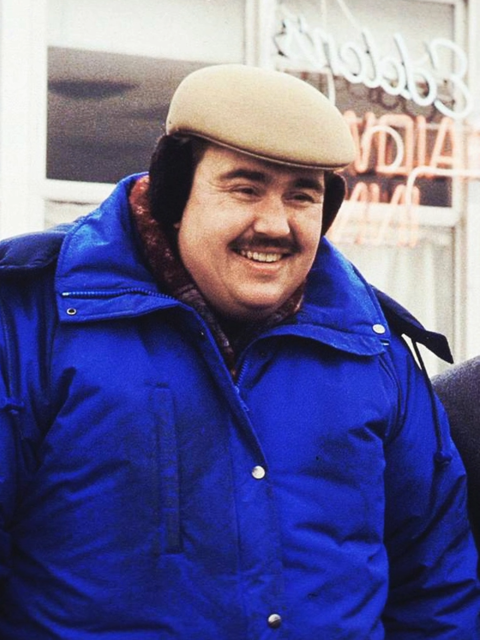 While filming Planes, Trains, and Automobiles John Candy was going through a rough patch and Steve Martin said something to him that lifted him up. #johncandy #stevemartin #planestrainsandautomobiles 