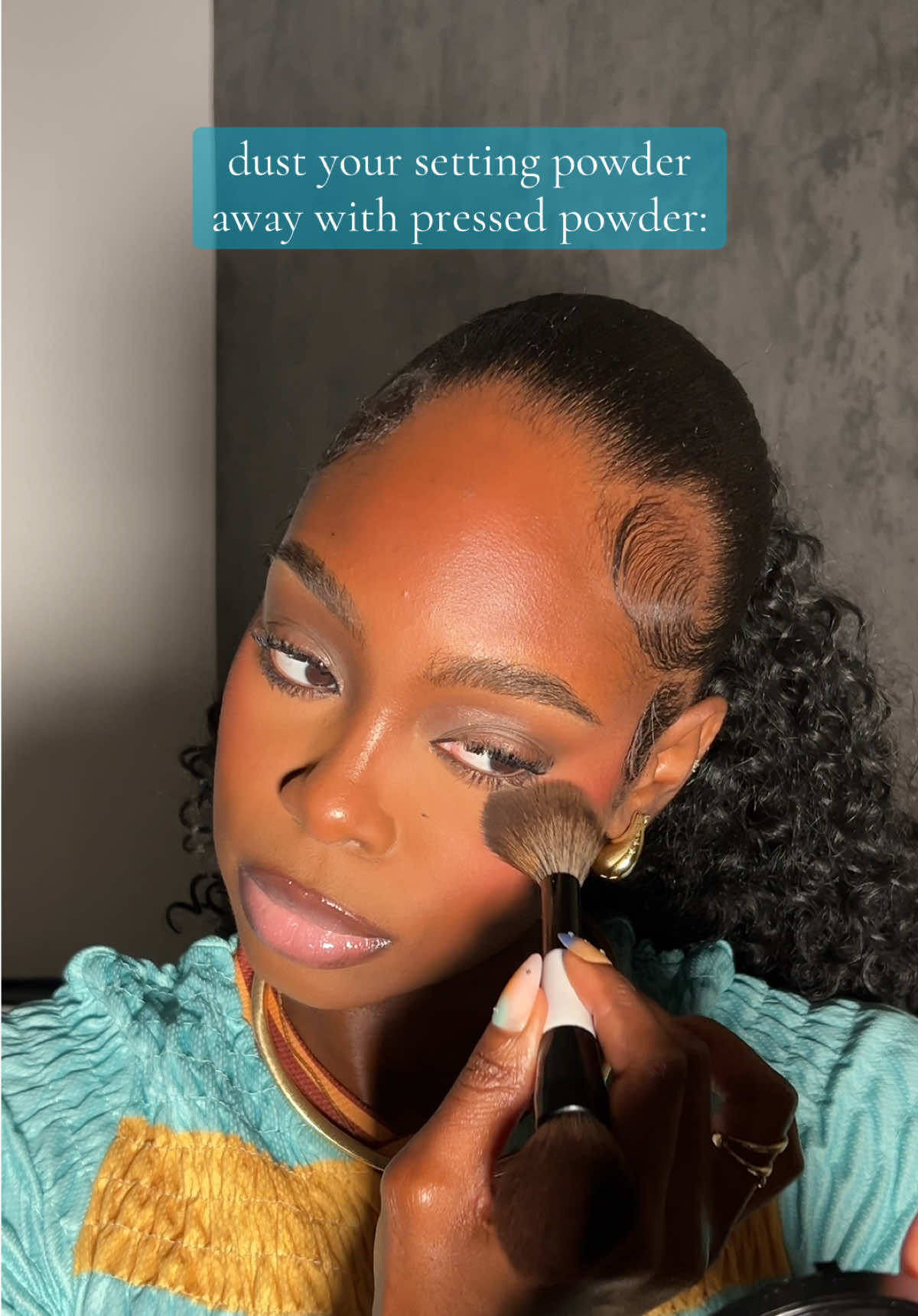 your pushing the powder in as well as dusting any excess powder away with light sweeping motions 🧹#makeuptipstiktok #darkskinmakeup #blackgirlmakeup #pressedpowderhack 