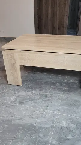 Table centrale  Dimensions :60x80x35 Prix:80.000f Nous sommes à Lomé. contactez-nous sur le+22870842020