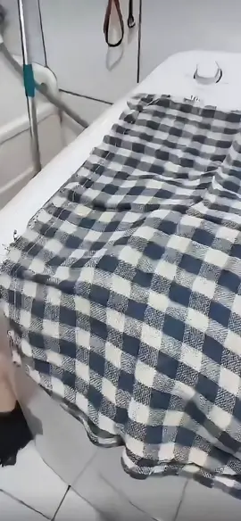 Esse é o famoso pano de chão RAIZ! 🧼 Xadrez, grande e saco duplo — pano pesado, que aguenta o tranco! Serve pra faxina pesada, empresas, diaristas ou quem quer pano que dure MESMO! Kit direto da fábrica com preço de atacado 💥 👟 CLICA NO CARRINHO e garante o seu com desconto #panodechao #faxinapesada #limpezaeficiente #panoresistente #sacoduplo