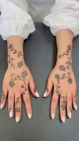 إبعتي هاد الفيديو لصاحبتك الي بتعشق هاد الستايل ❤️❤️ #henna #hennaart #hennatattoo #hennadesign 